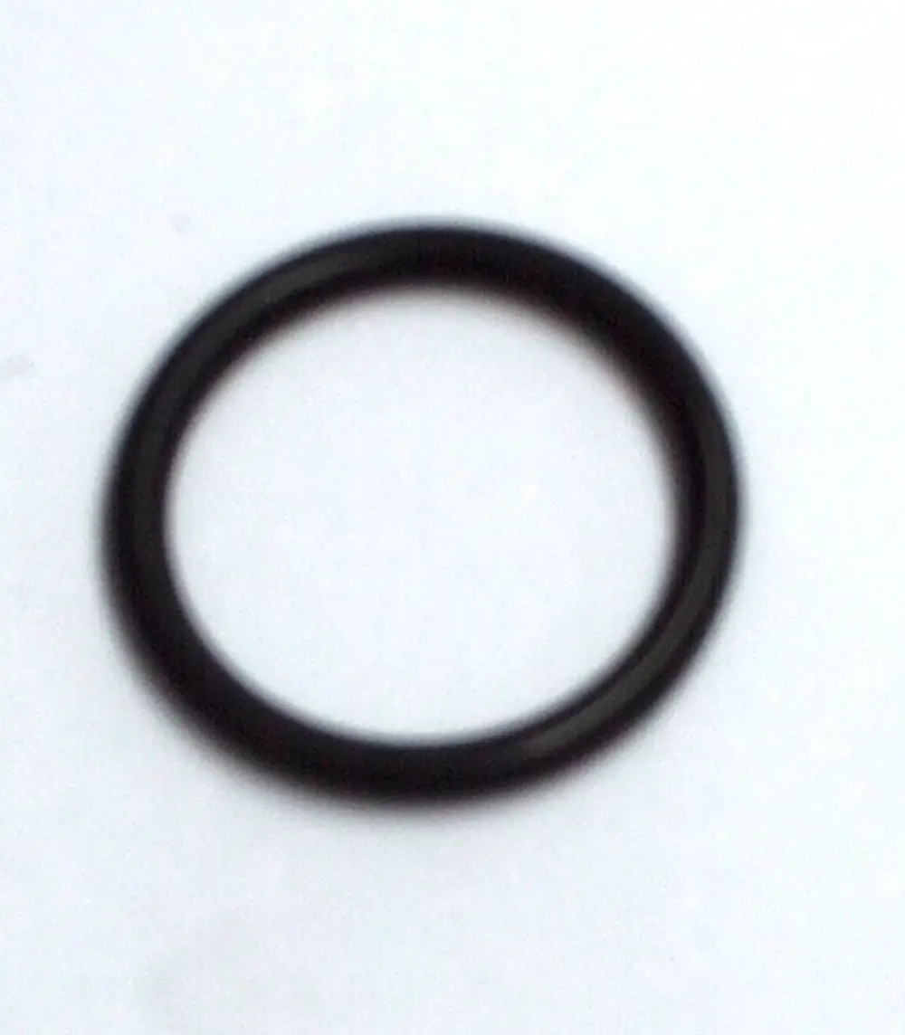 Schwarzer O-Ring vor hellem Hintergrund, geeignet für Anwendungen mit Daikin-Produkten.